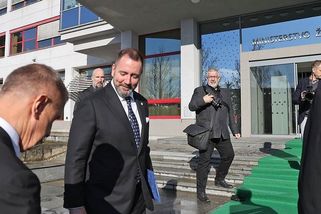sinmed.cz/kauzy/zamestnanci-cizp-druhy-tyden-rozdychavaji-noveho-reditele-od-motoristu-883.html